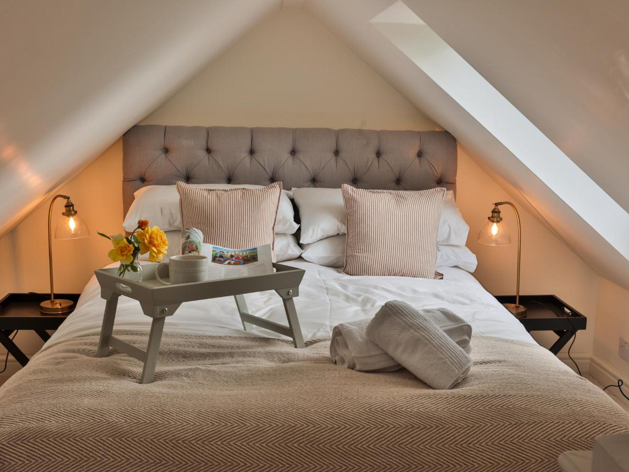Oak Tree Hideaway Villa Whitchurch  Eksteriør billede