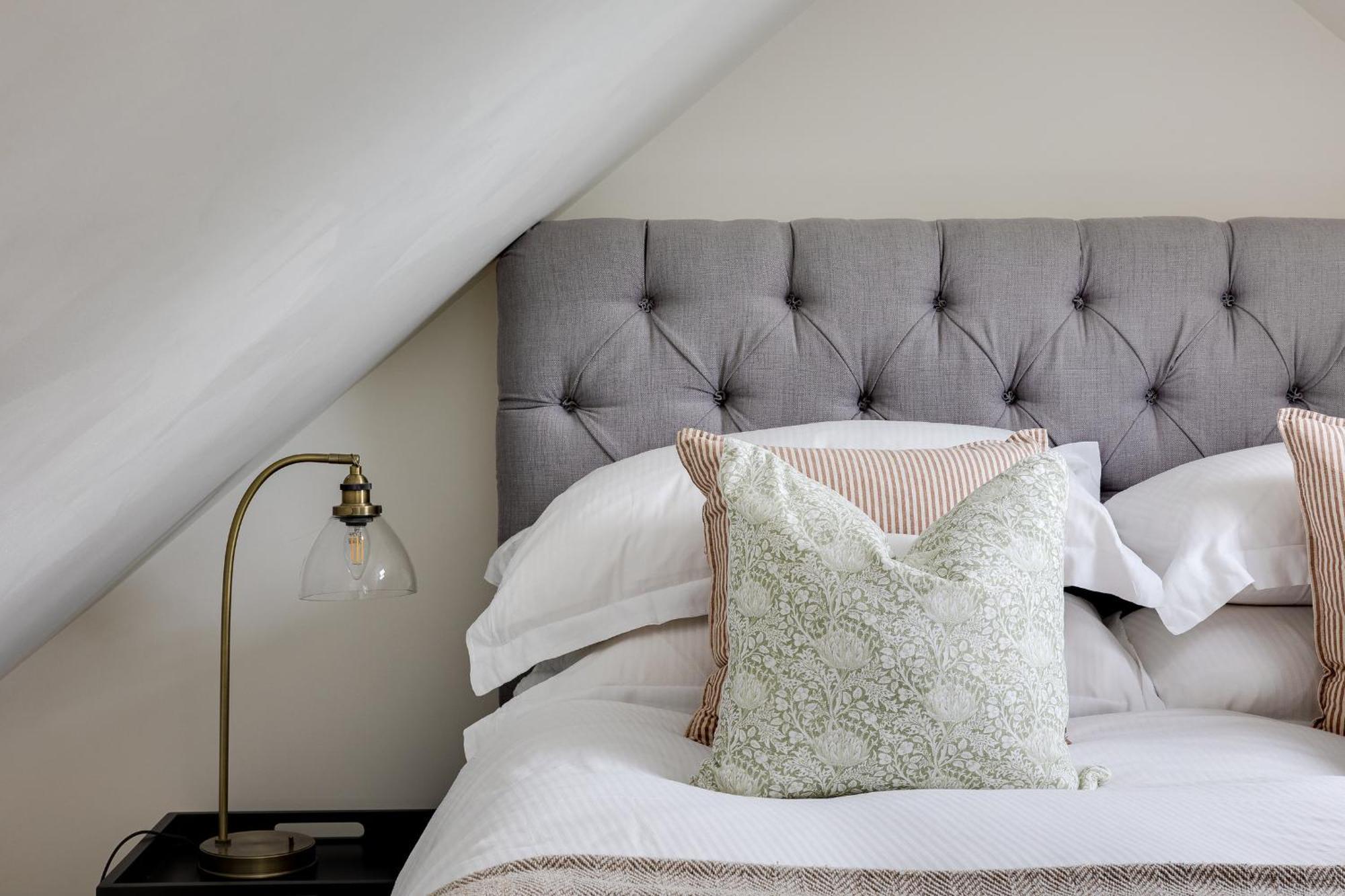 Oak Tree Hideaway Villa Whitchurch  Eksteriør billede